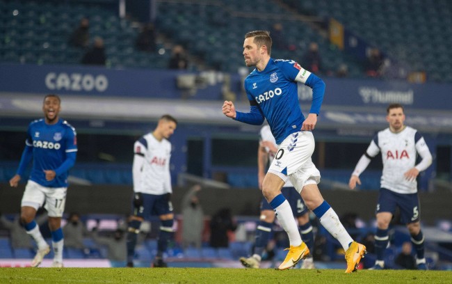 激烈的足球 激烈的足球